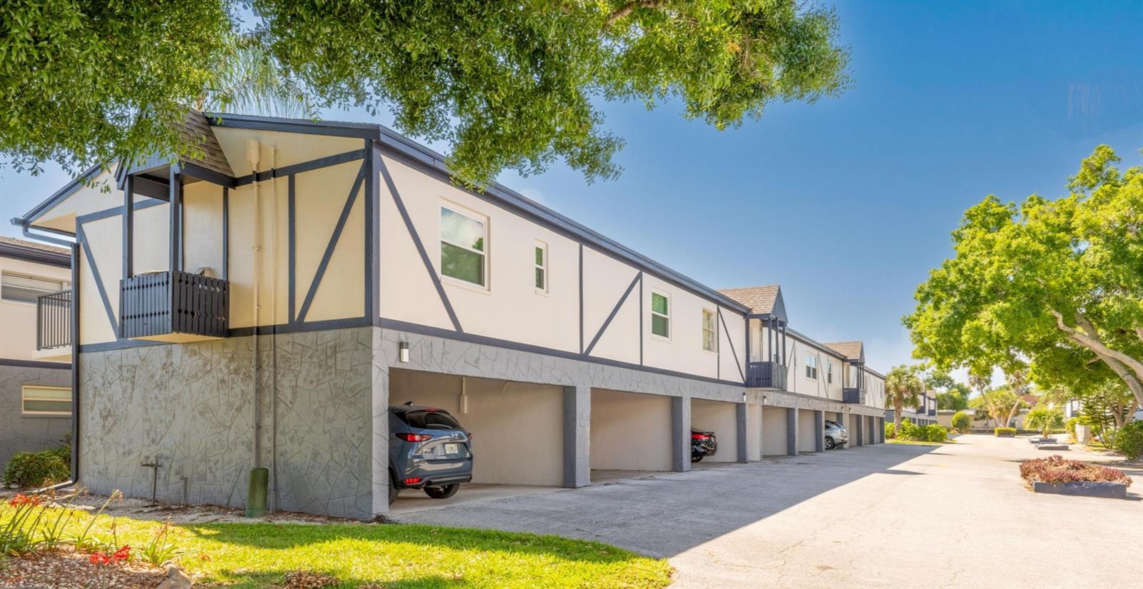 1147 King Arthur Court 204 — photo