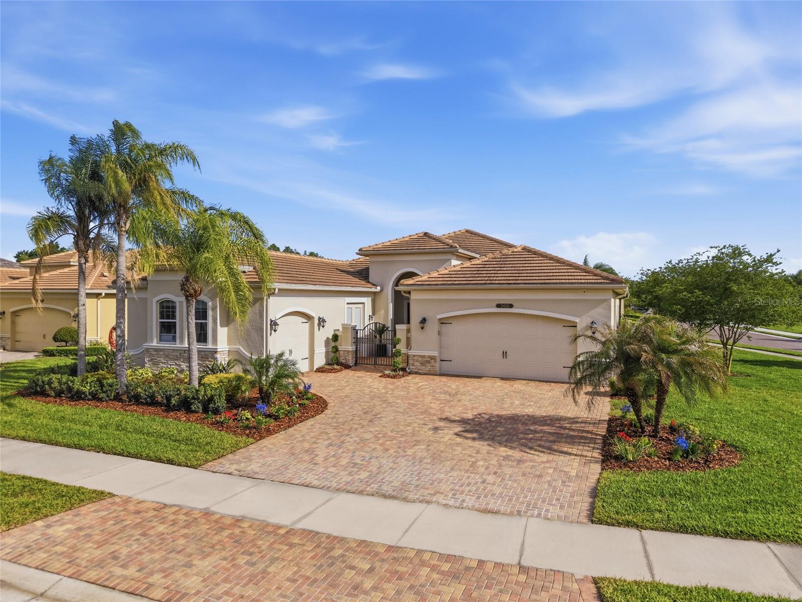 2420 Coco Palm Circle — photo