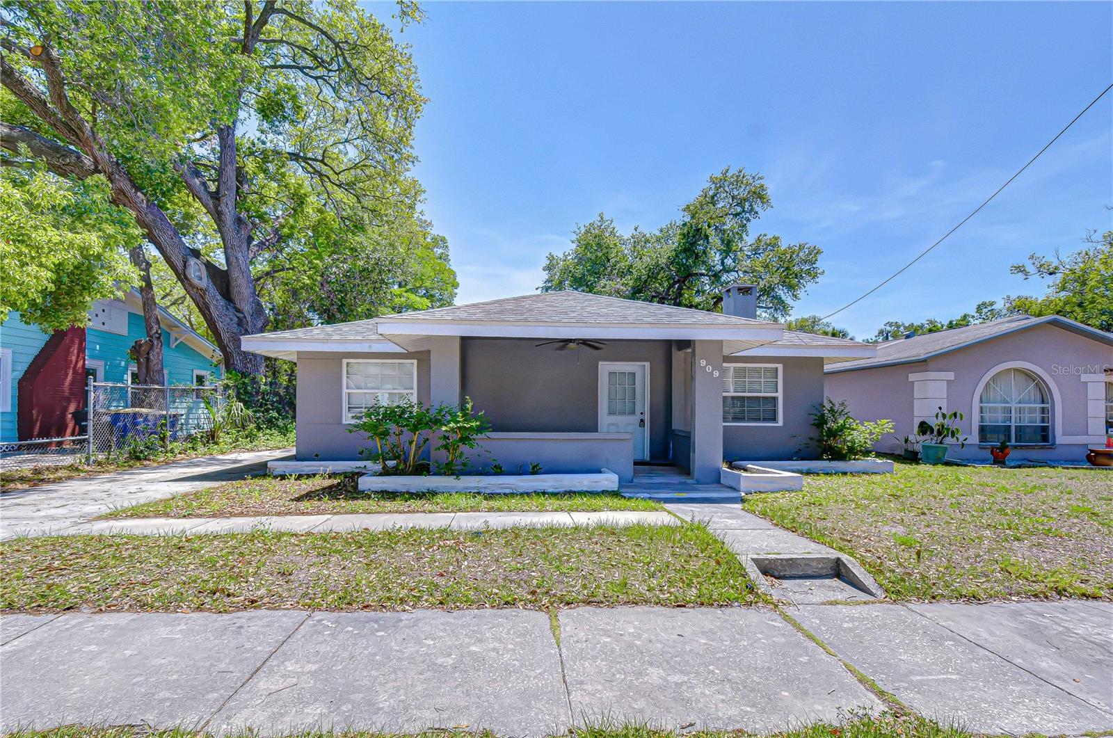 909 Hart Street — photo