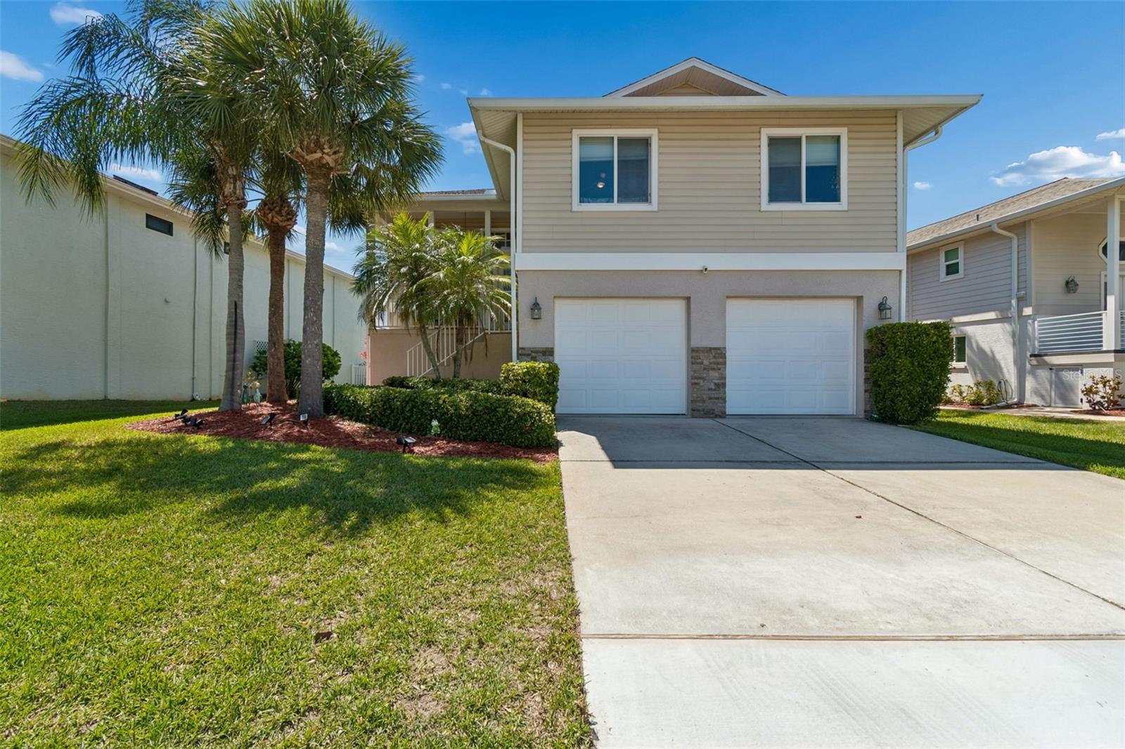 6211 Bayside Drive — photo