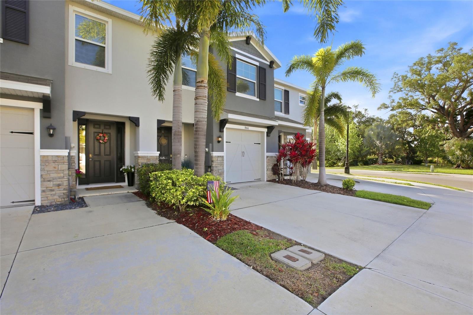 Home in SARASOTA, FL 34238 — photo 2