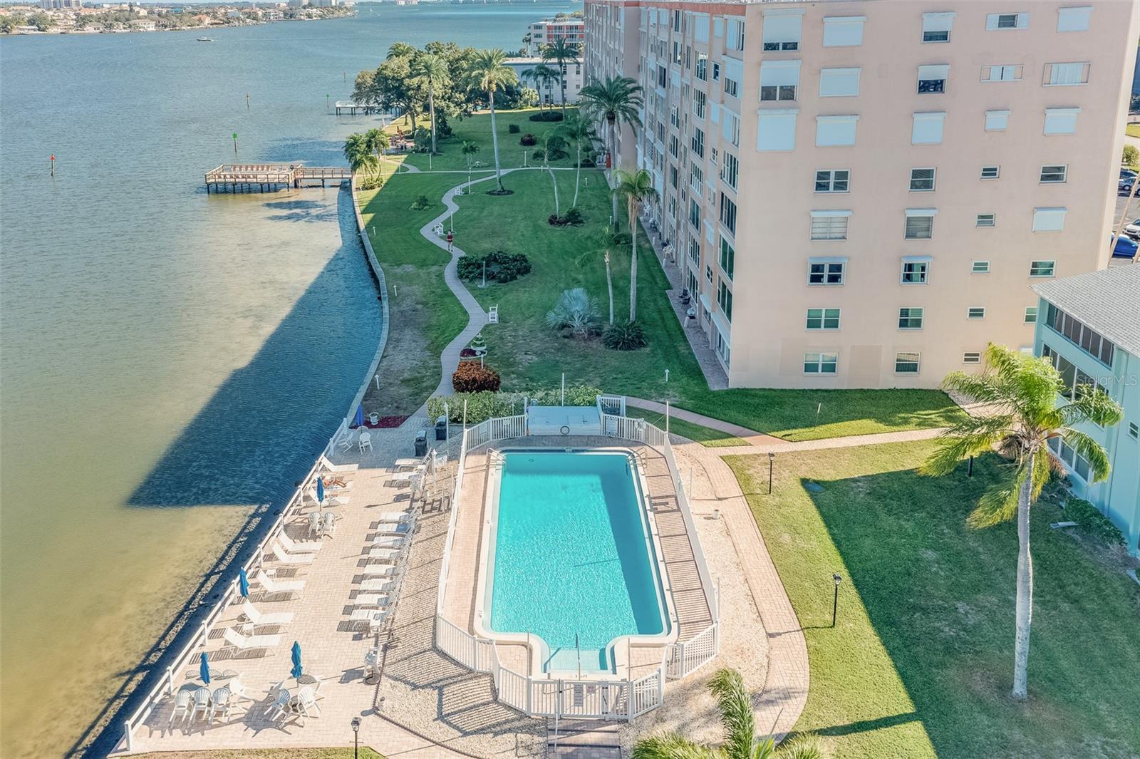 1847 Shore Drive S 117 — photo