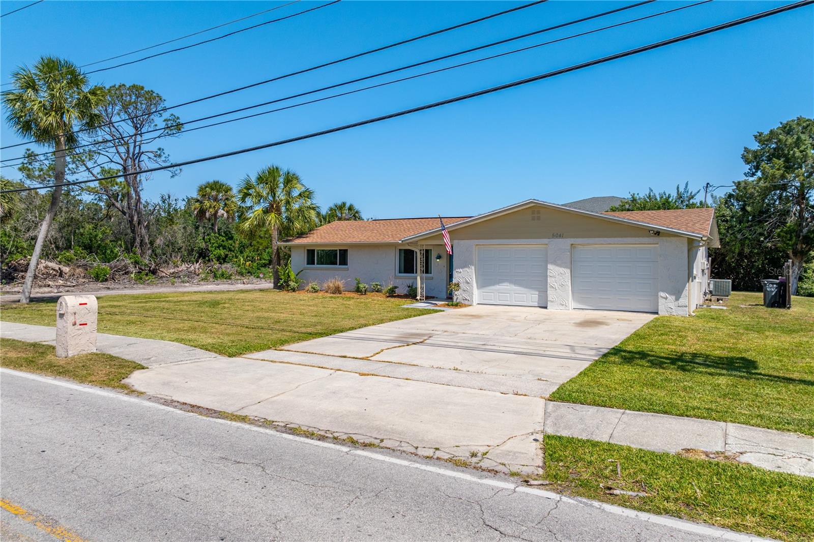 5041 Bay Boulevard — photo