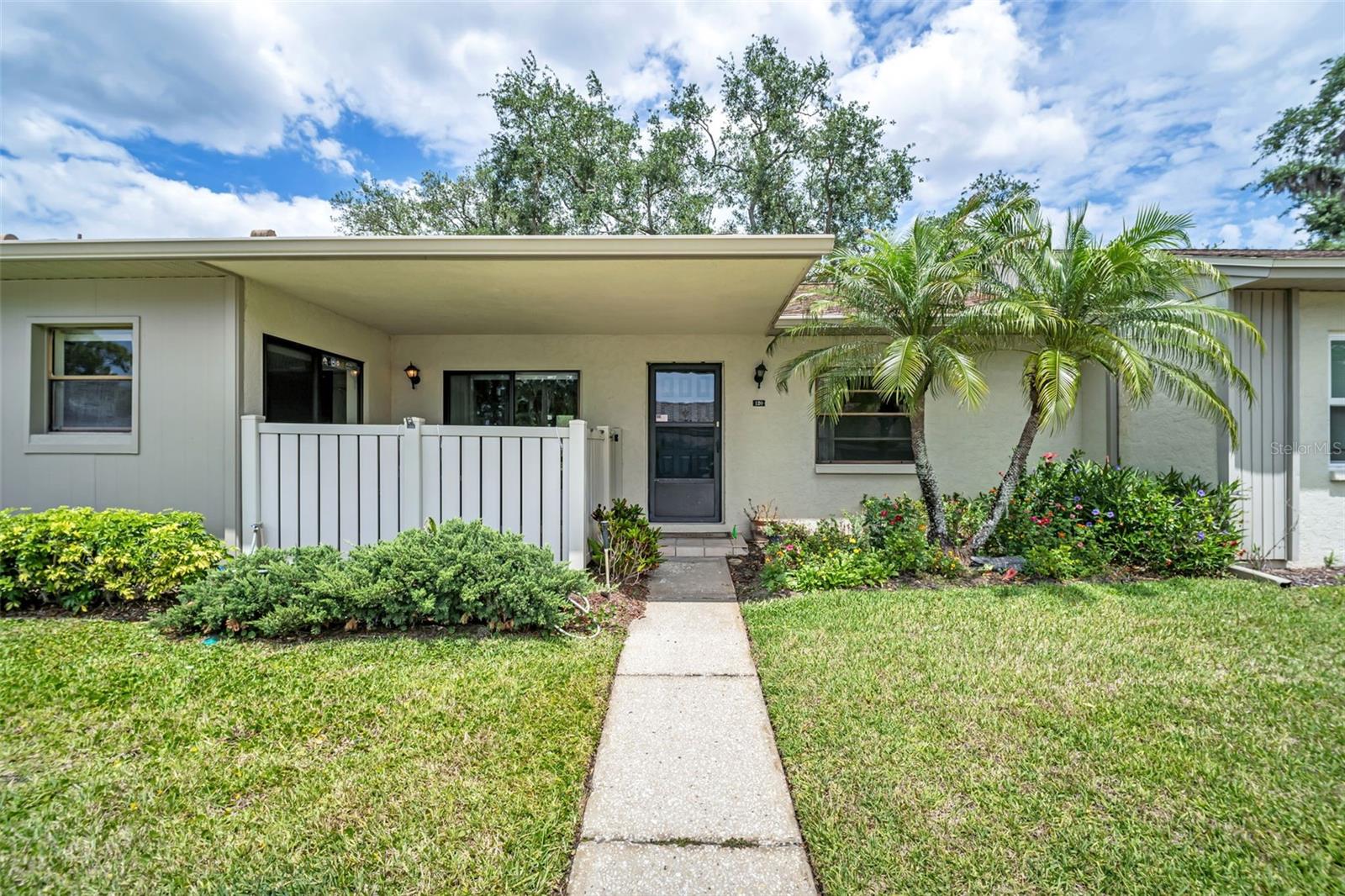 120 Evelyn Court — photo