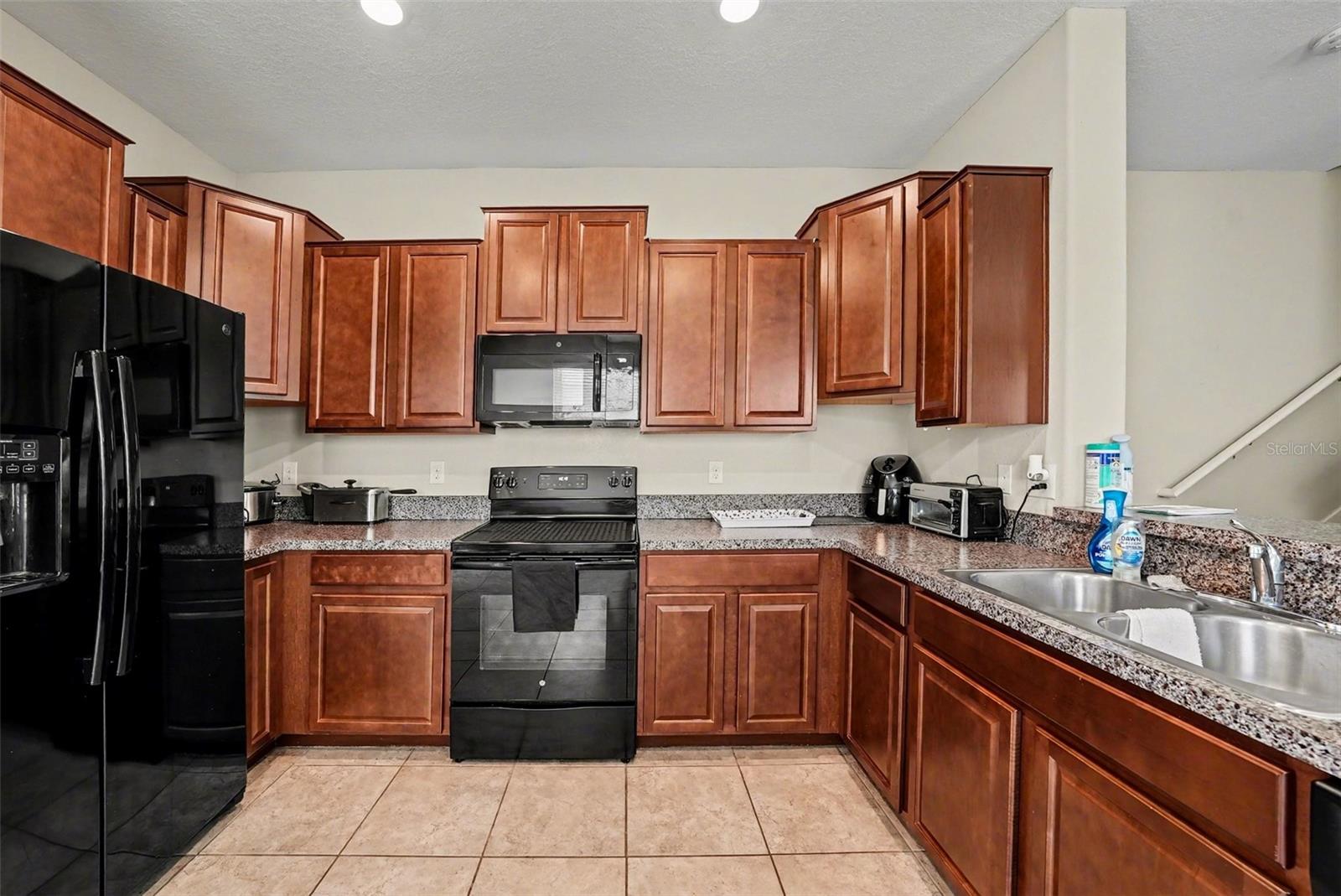 Home in TAMPA, FL 33619 — photo 2