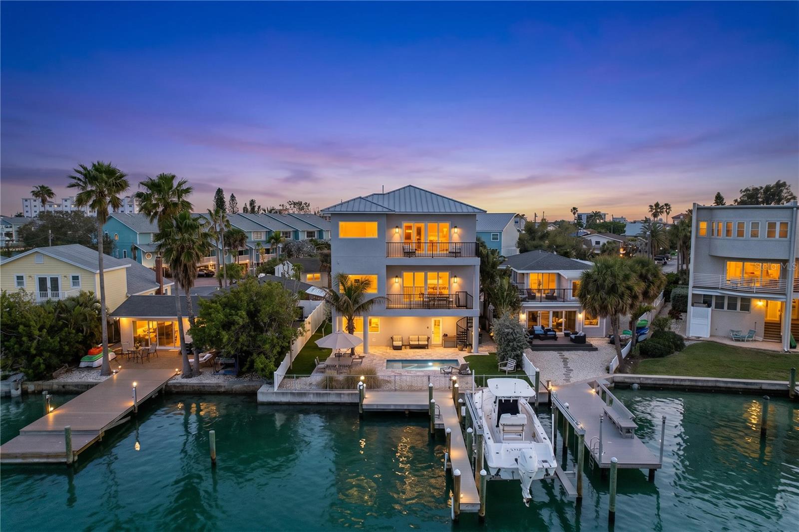 306 Bay Plz — photo