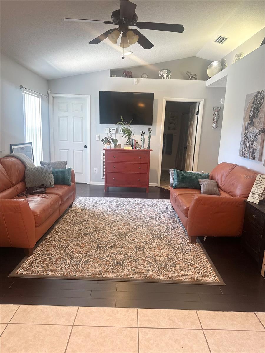 Home in ST PETERSBURG, FL 33712 — photo 3