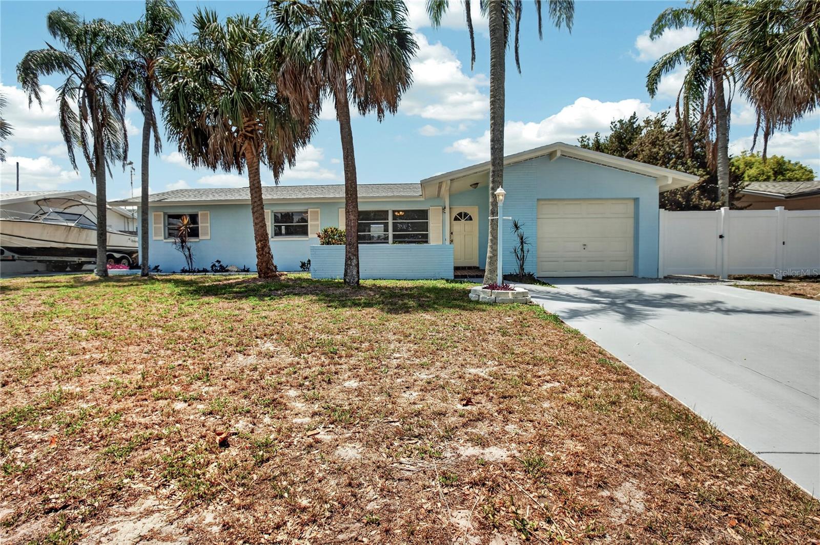 13746 Martinique Drive — photo