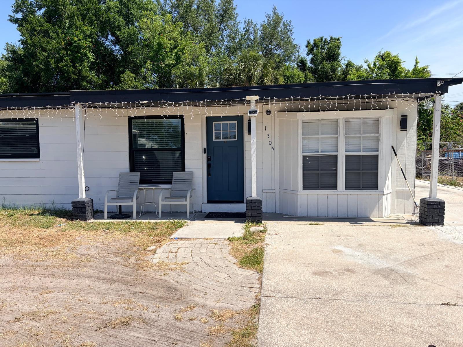 1304 Windsor Way — photo