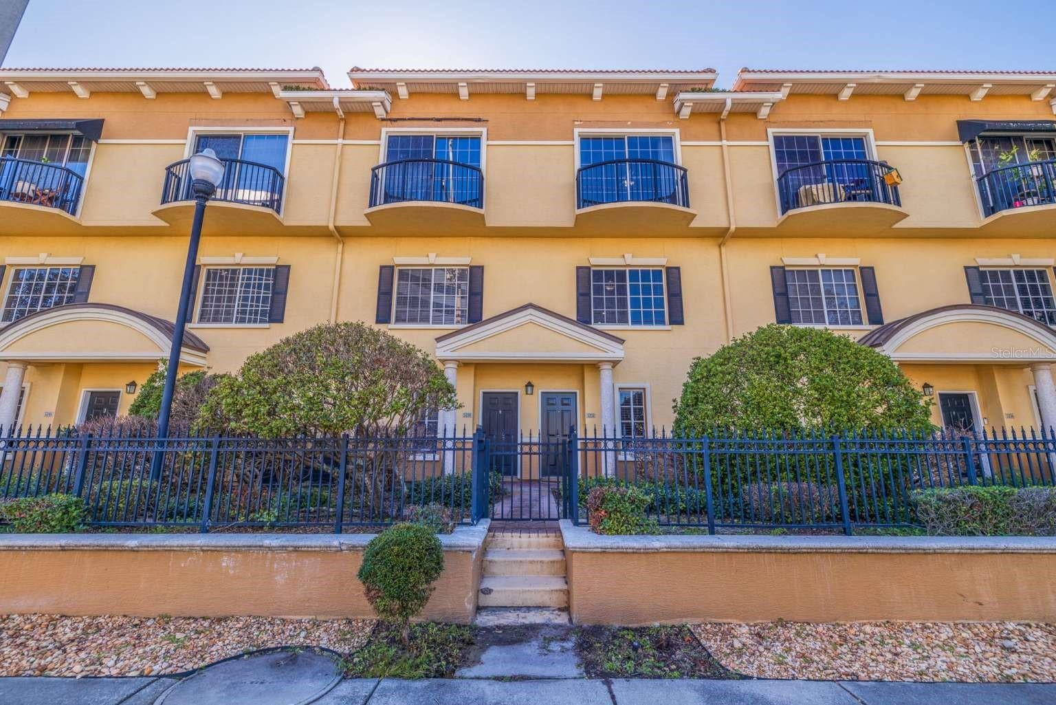 5252 W Kennedy Boulevard — photo