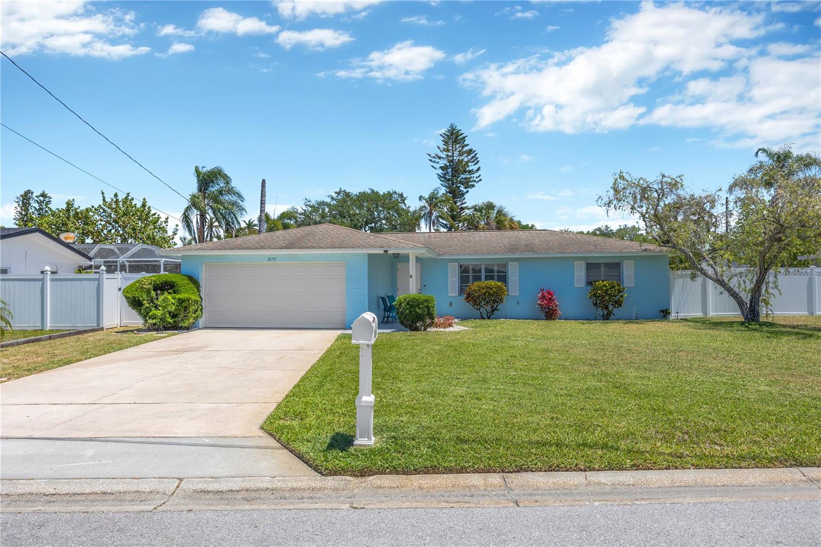 2155 Edythe Dr — photo