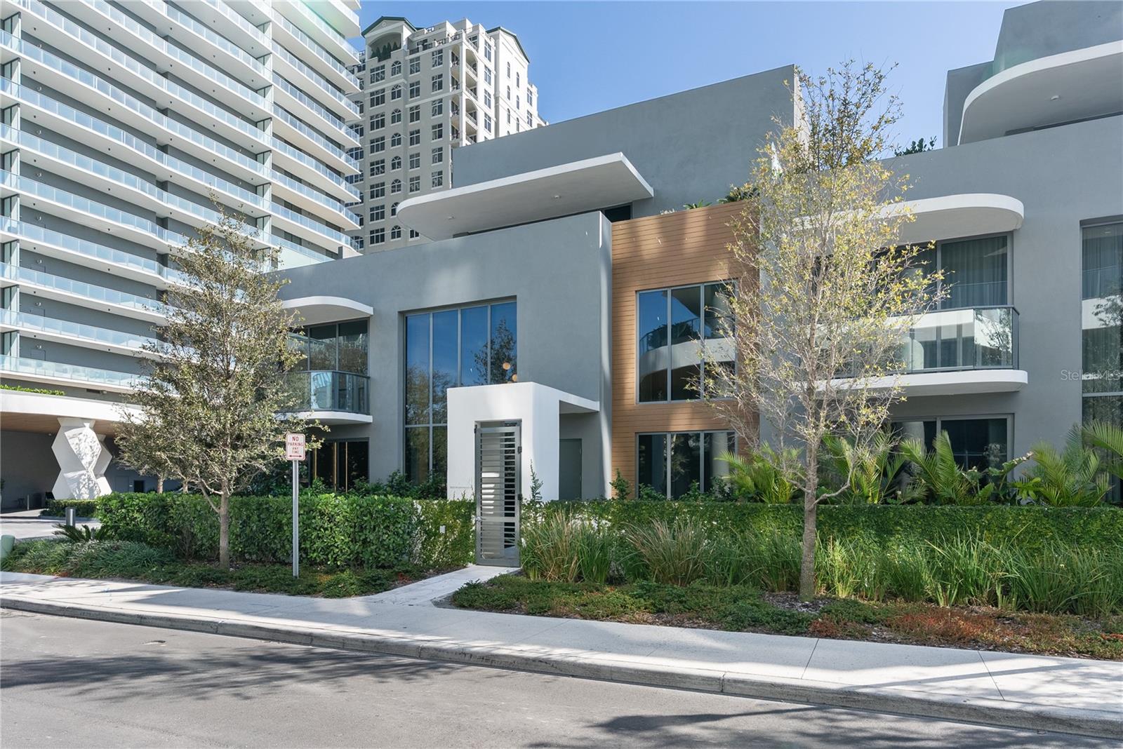 3020 W Santiago Street 1 — photo