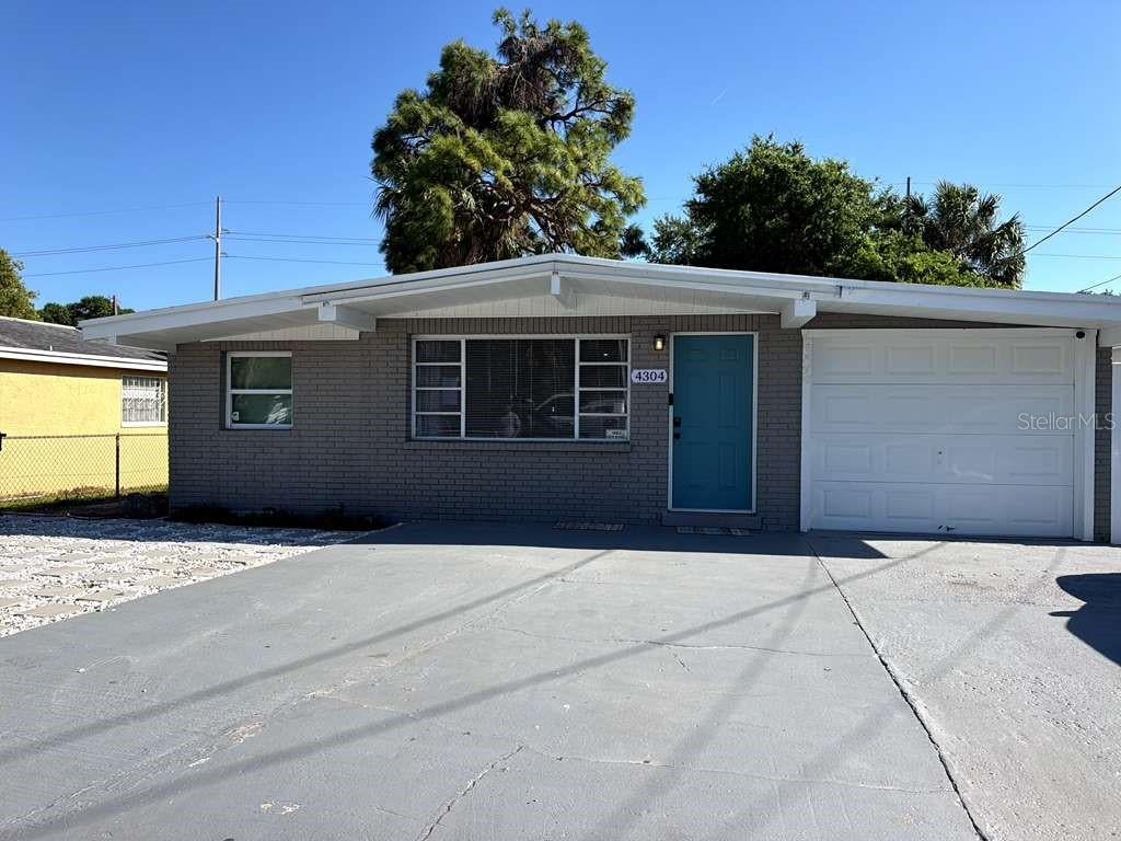 4304 W Arch Street — photo