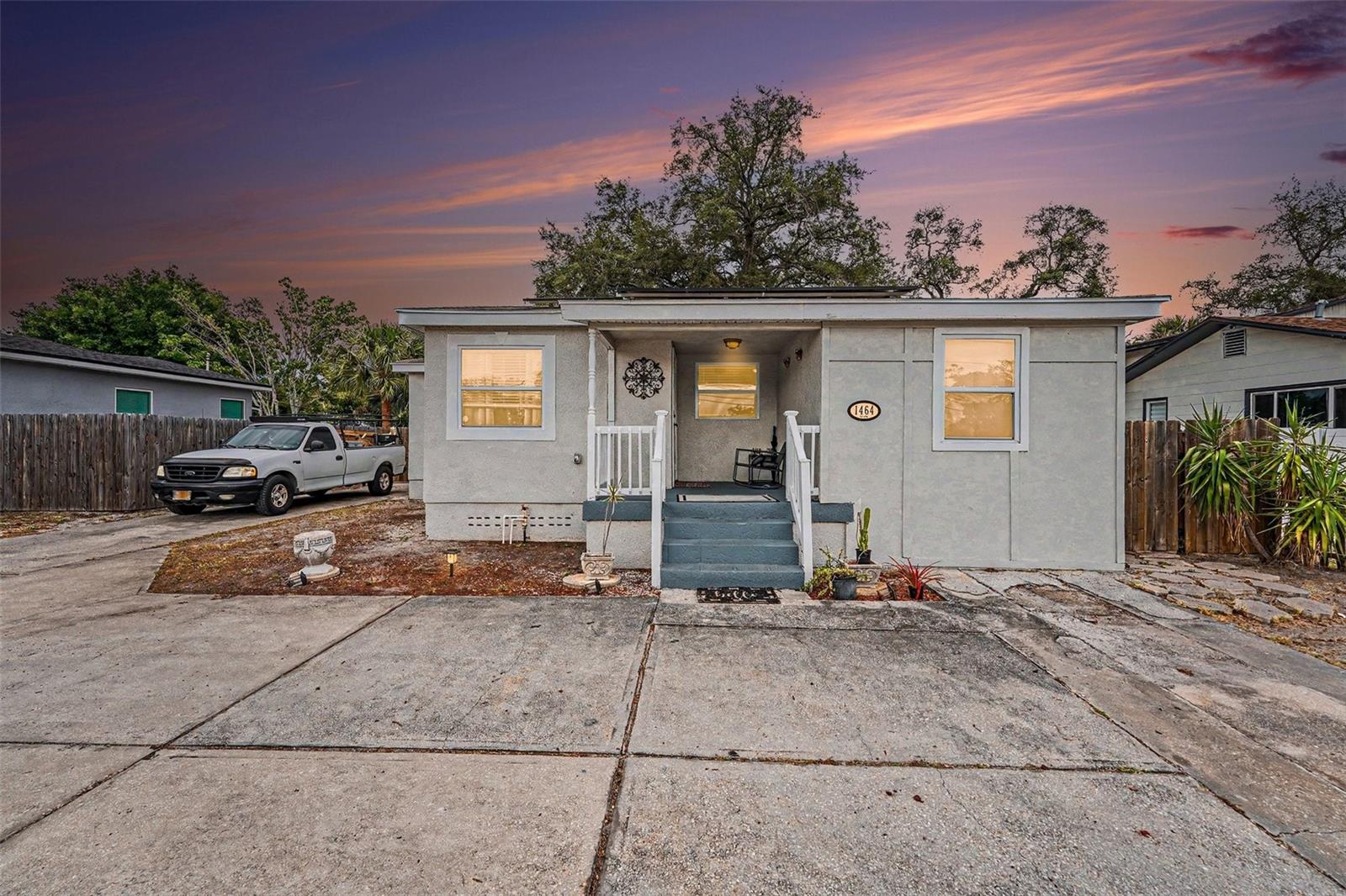 1464 Druid Road E — photo