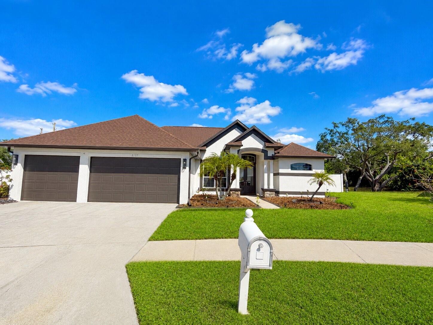 8137 Golden Bear Loop — photo