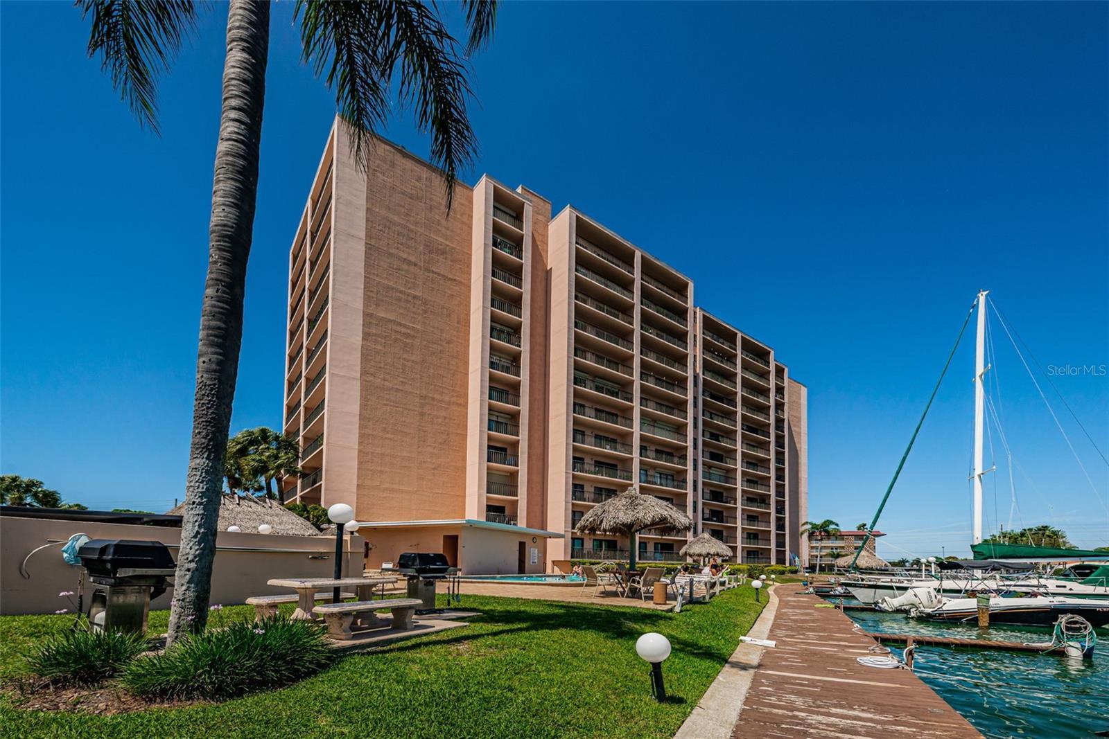 51 Island Way 306 — photo