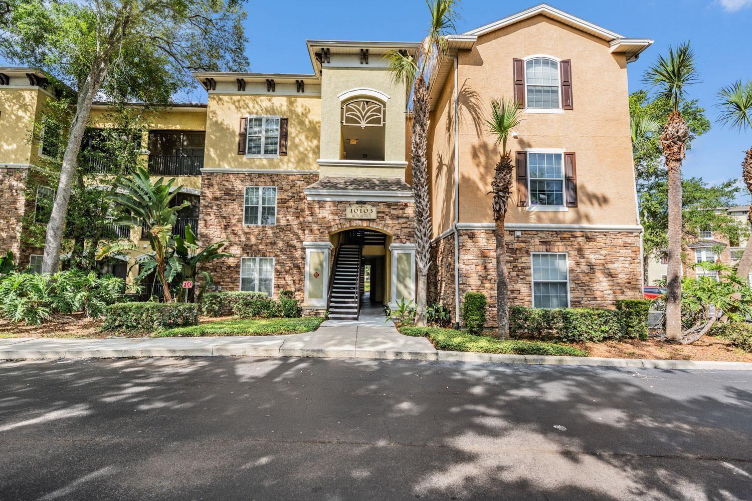 10103 Courtney Oaks Circle 103 — photo