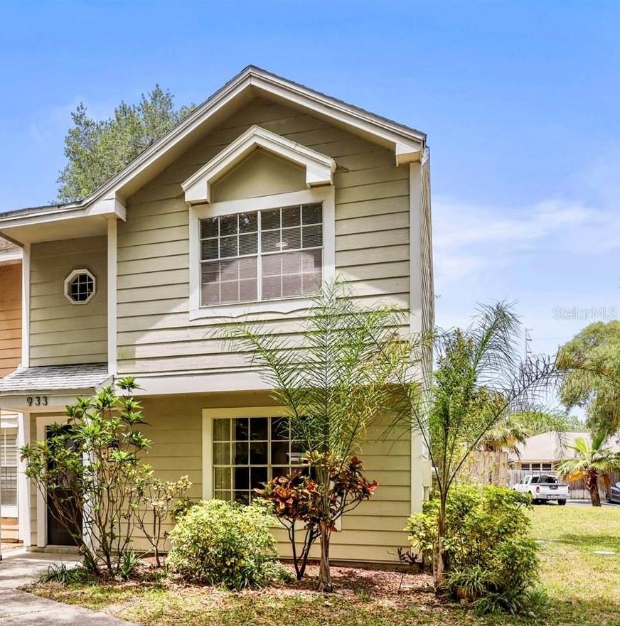 933 Hamilton Court — photo