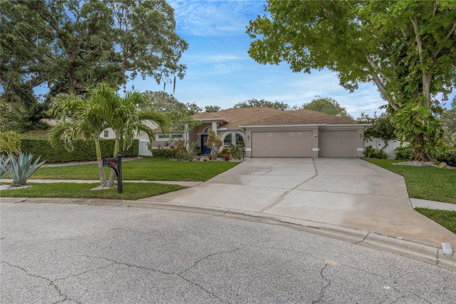727 Hidden Lake Drive — photo