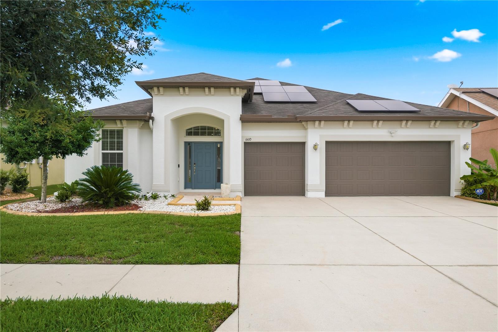6410 Falling Oak Trail — photo