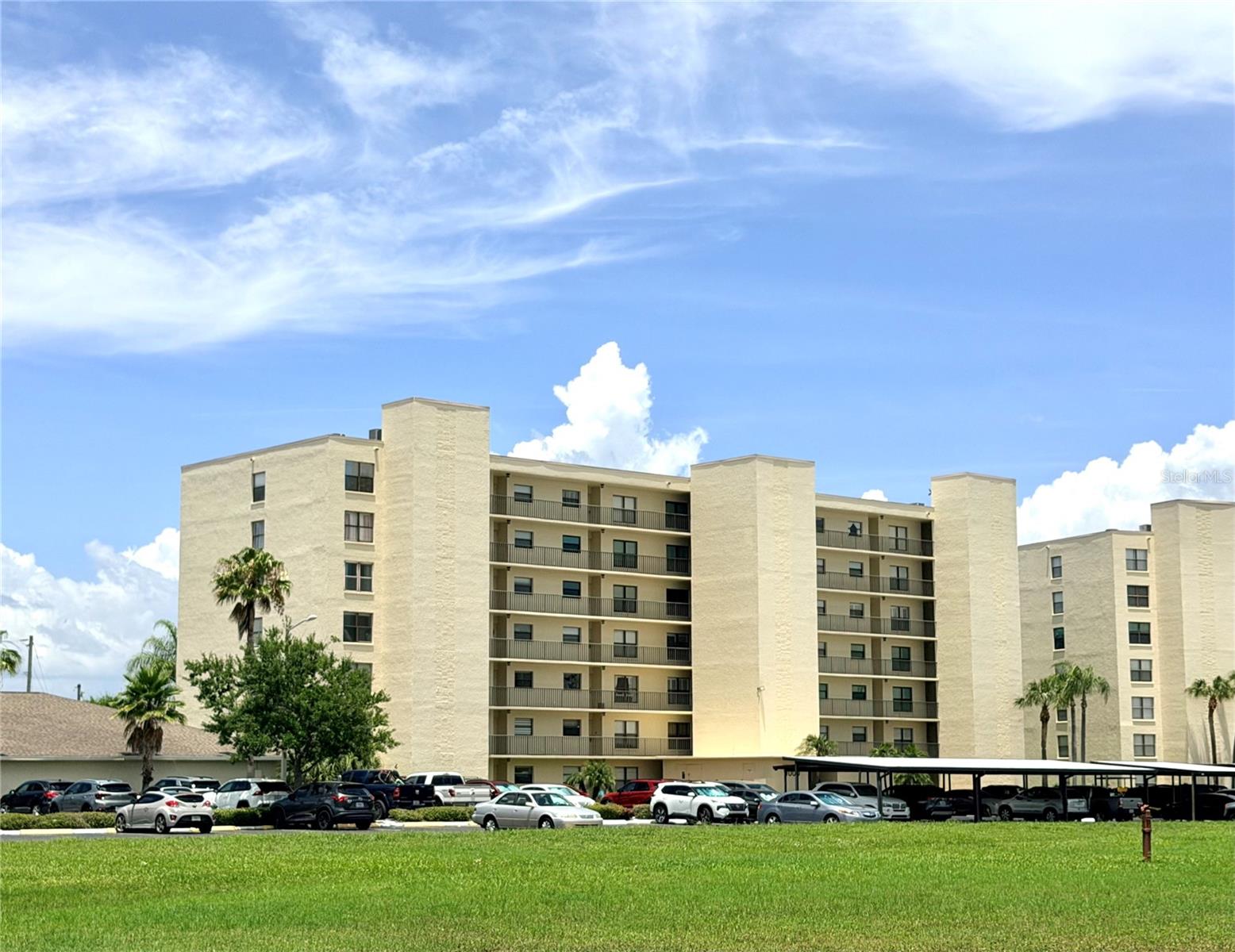 1000 Cove Cay Drive 4D — photo