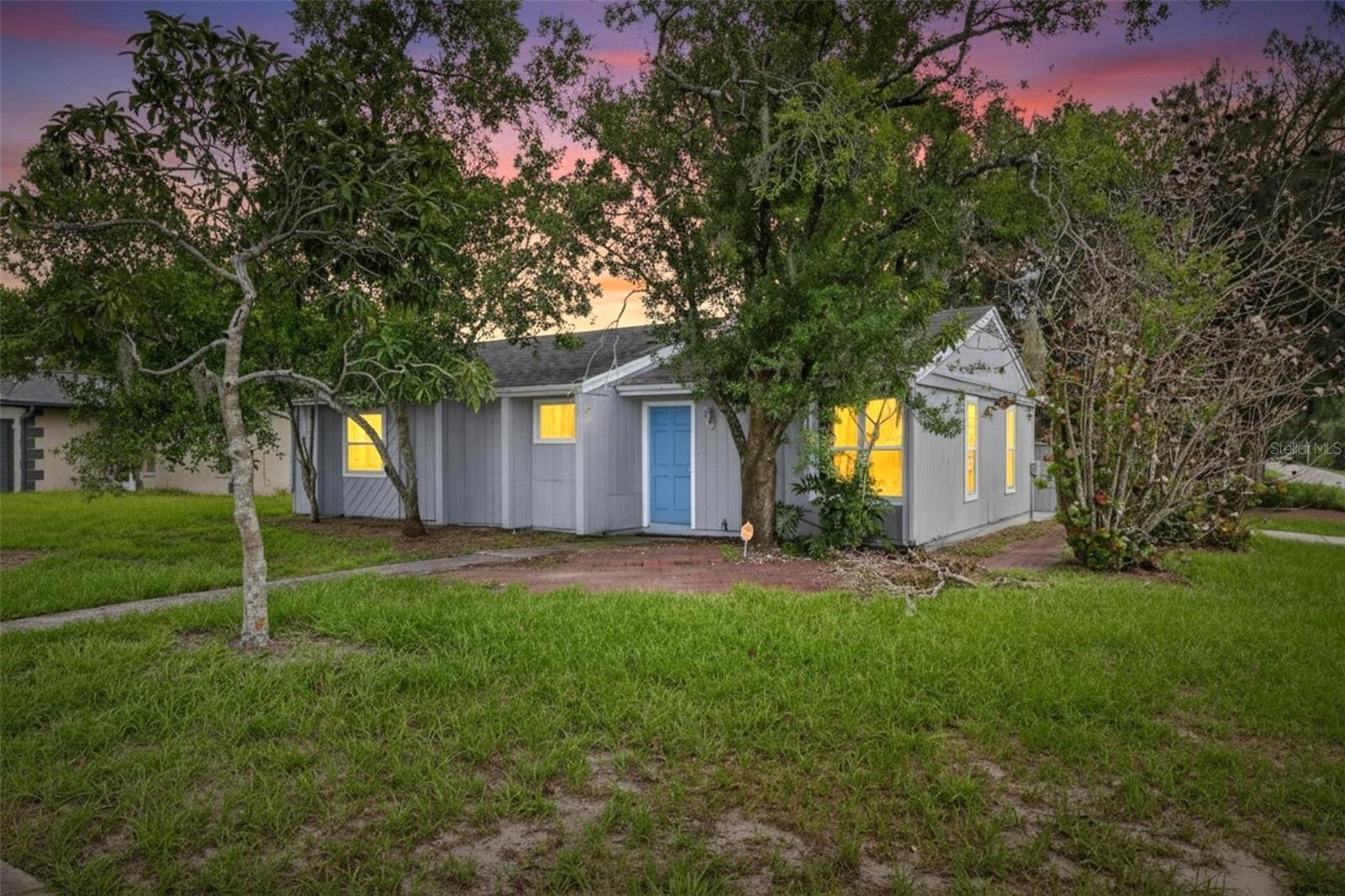 5001 Whiteway Drive — photo