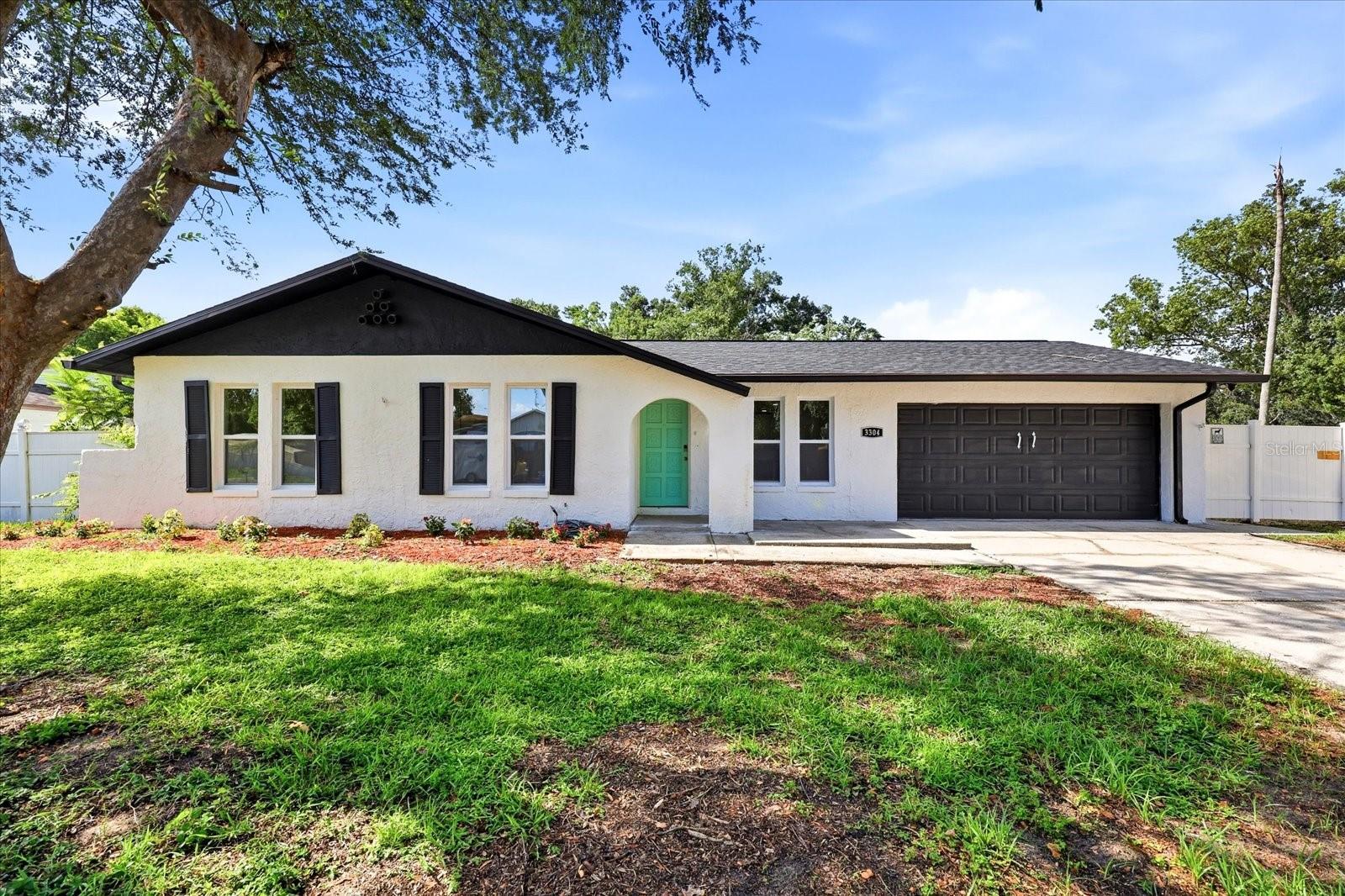 3304 King Richard Court — photo
