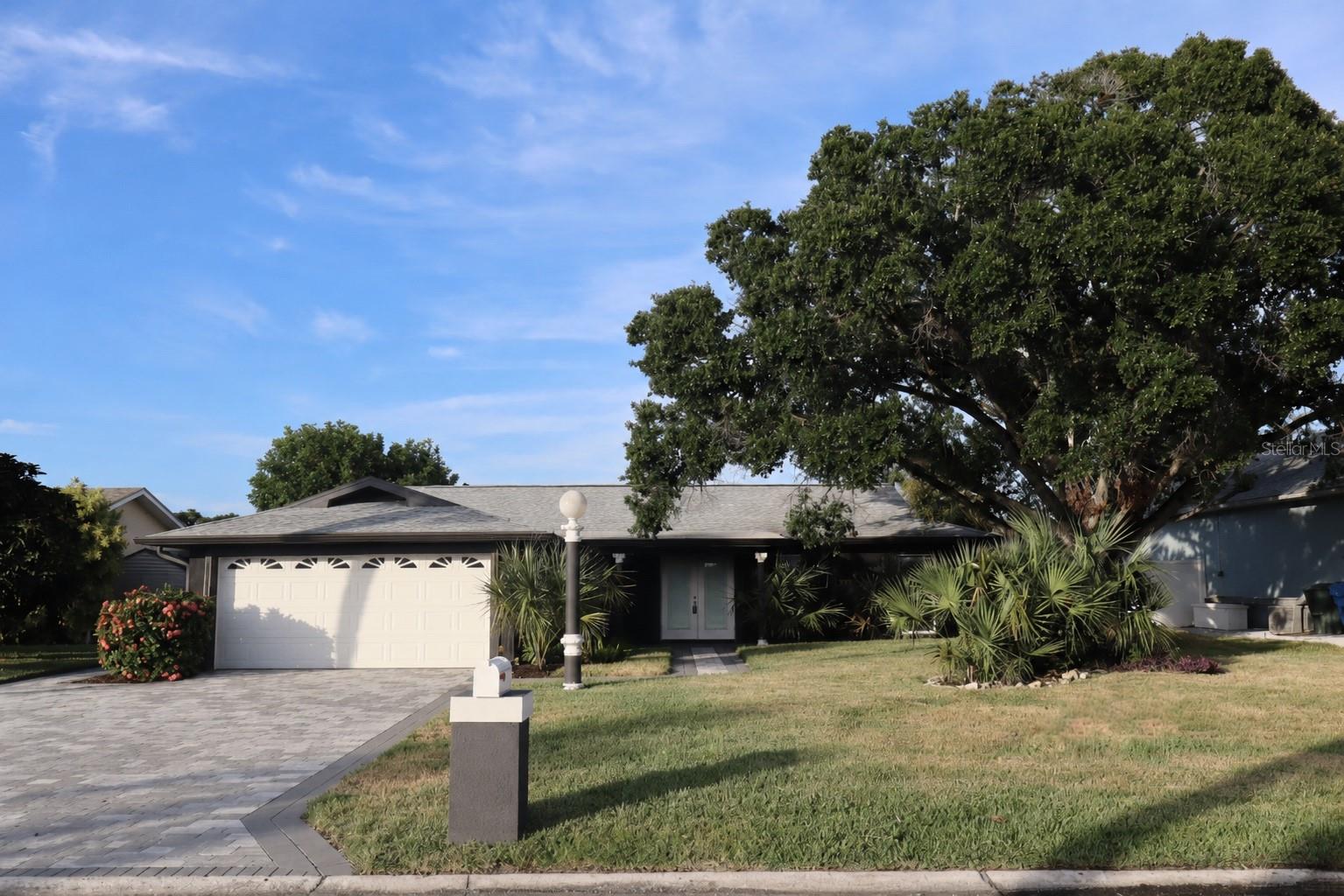 1019 Spindle Palm Way — photo