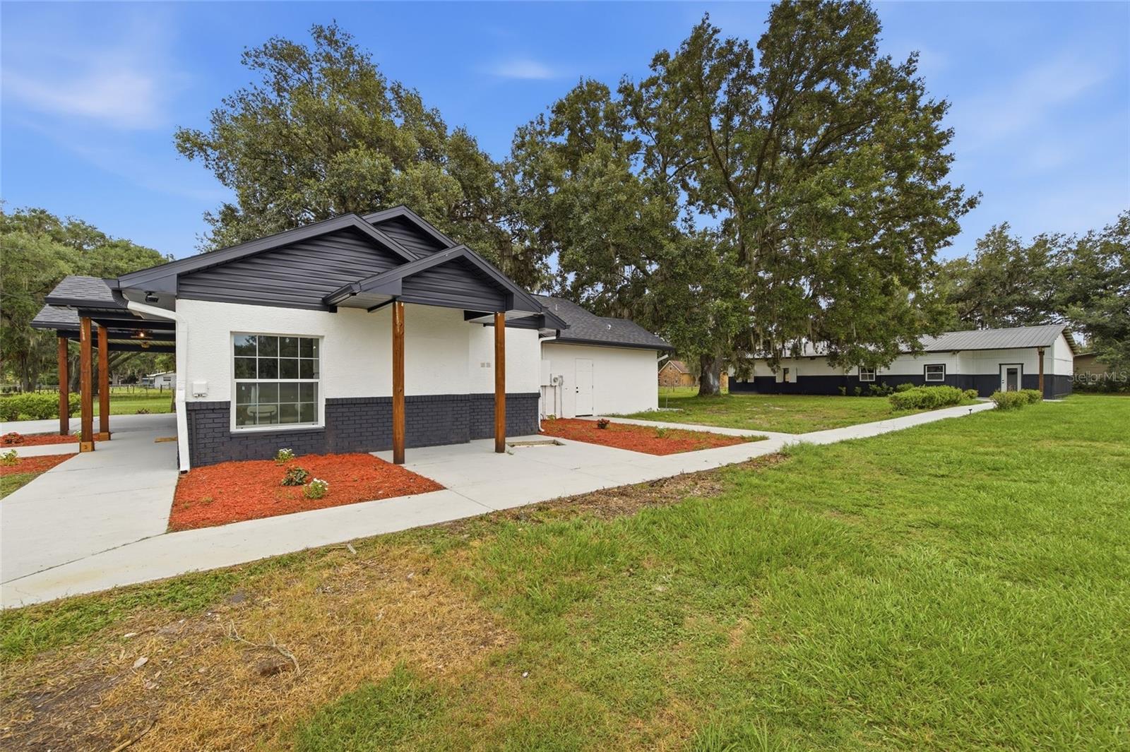 1205 E Knights Griffin Road — photo