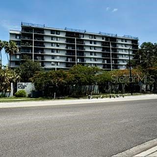 201 W Laurel Street 703 — photo