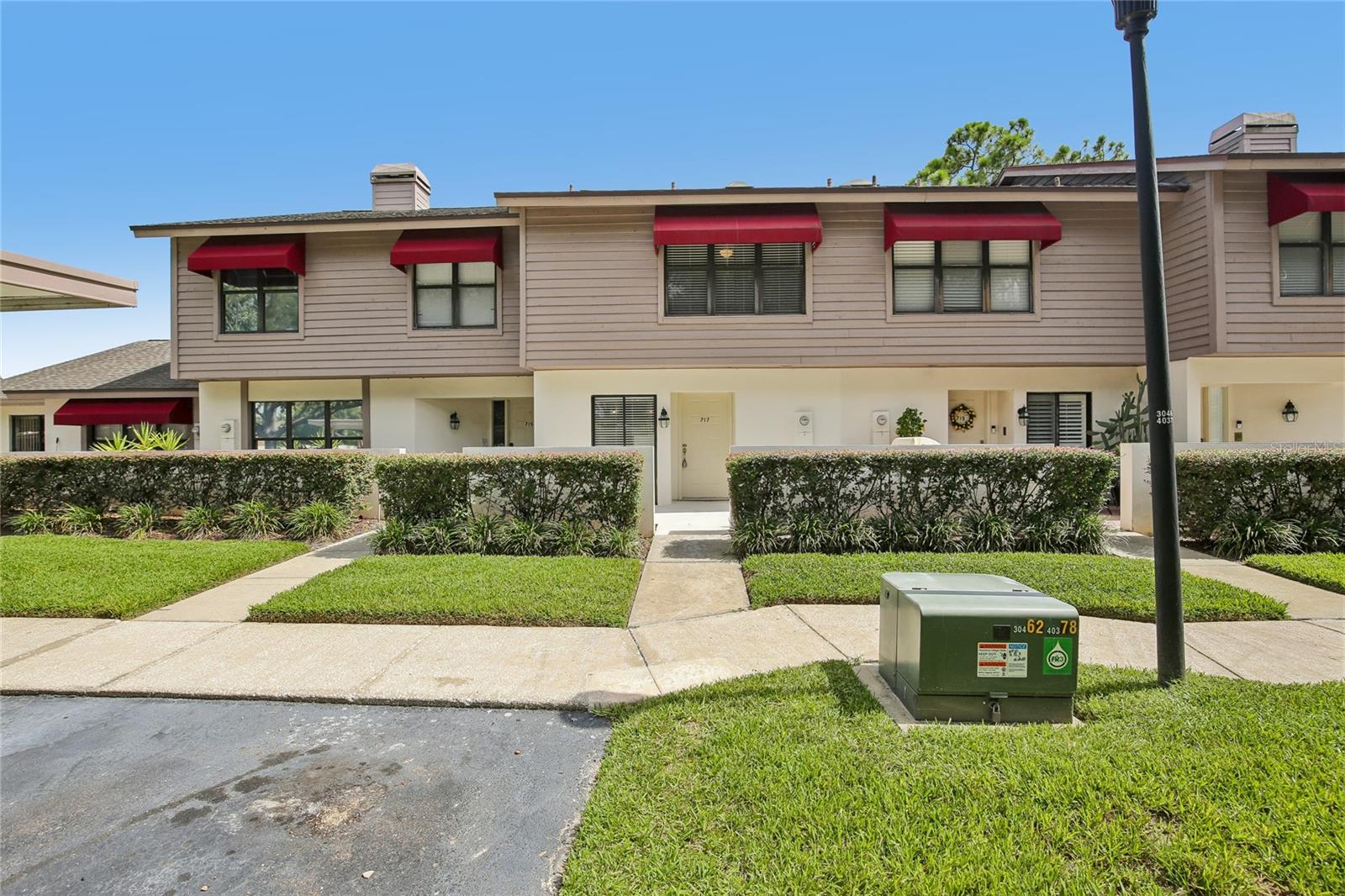 717 Oak Park Place — photo