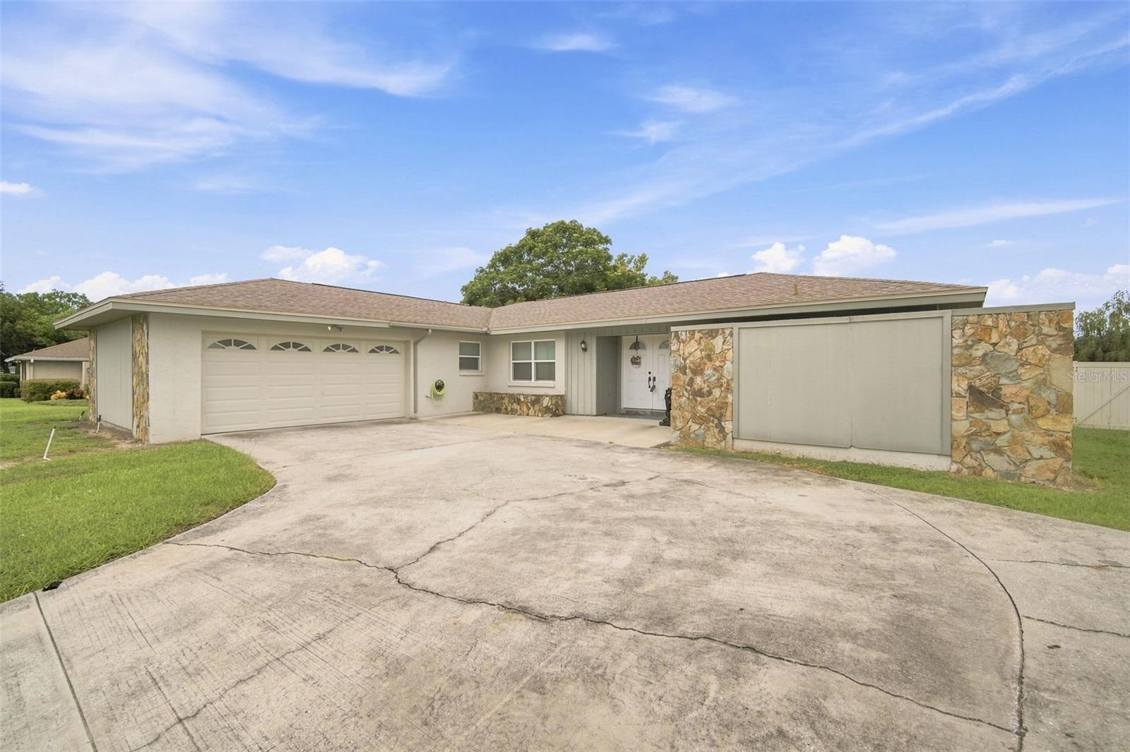 2901 Beagle Place — photo