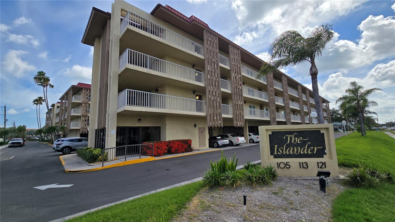 105 Island Way 112 — photo