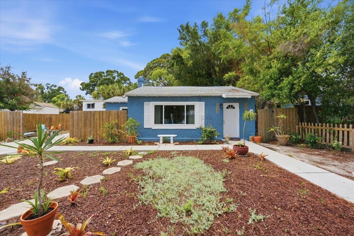 745 Alamanda Way S — photo