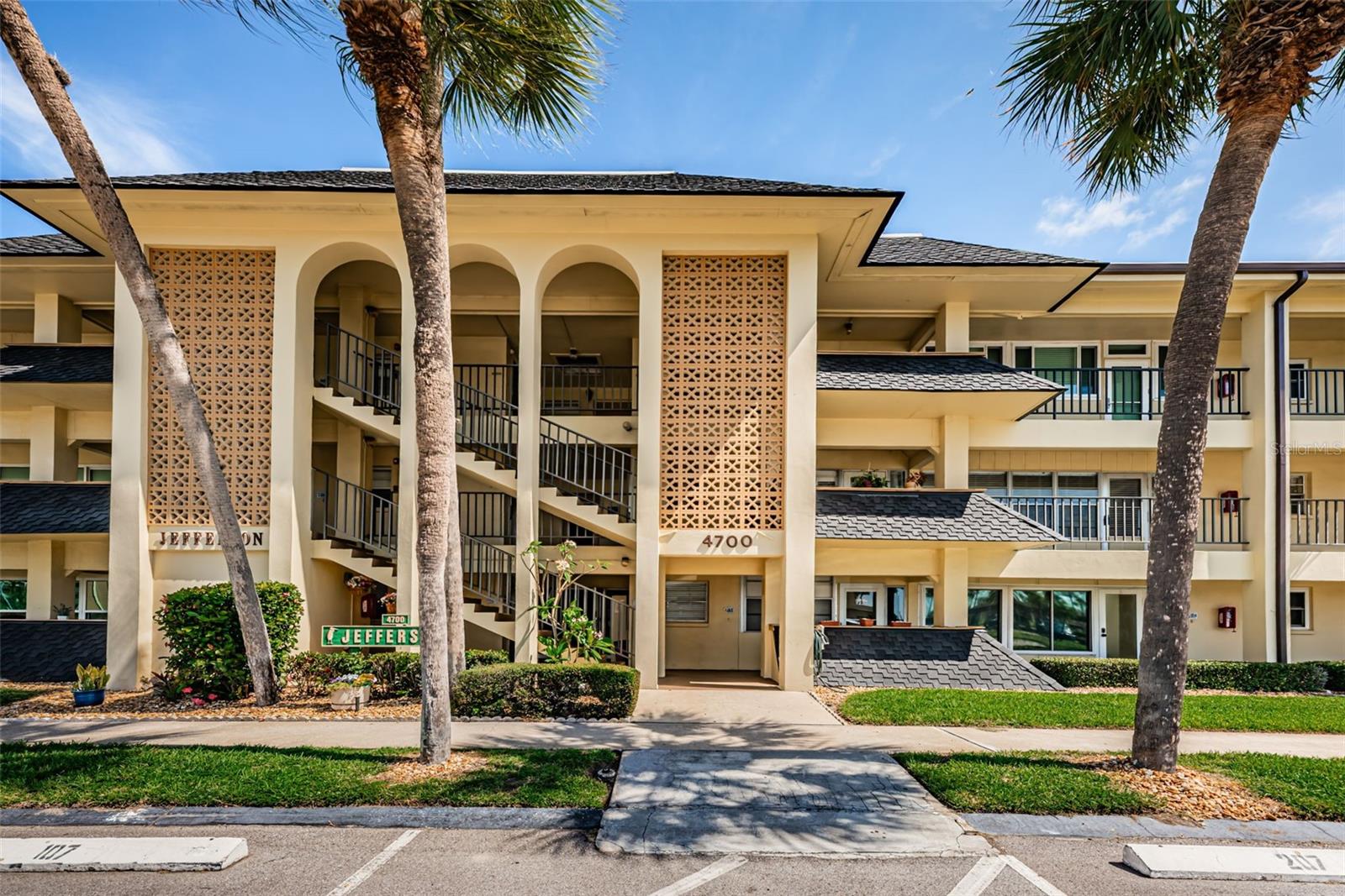 4700 Cove Circle 208 — photo