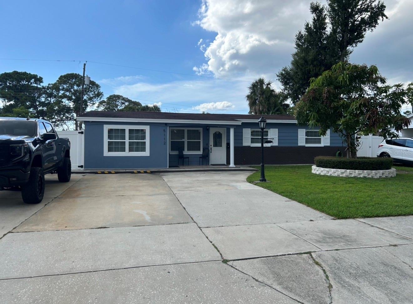 5112 Gateway Drive — photo