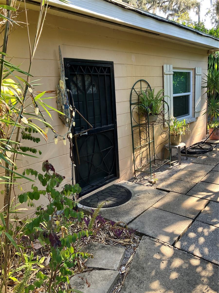 17010 Crawley Road — photo