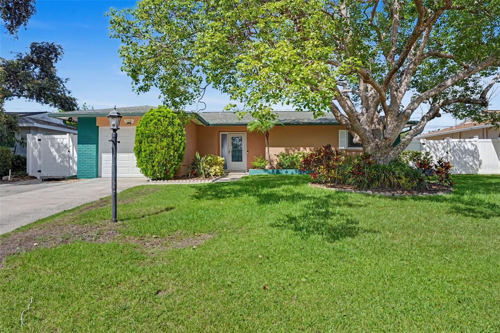 2061 Fair Oak Drive — photo