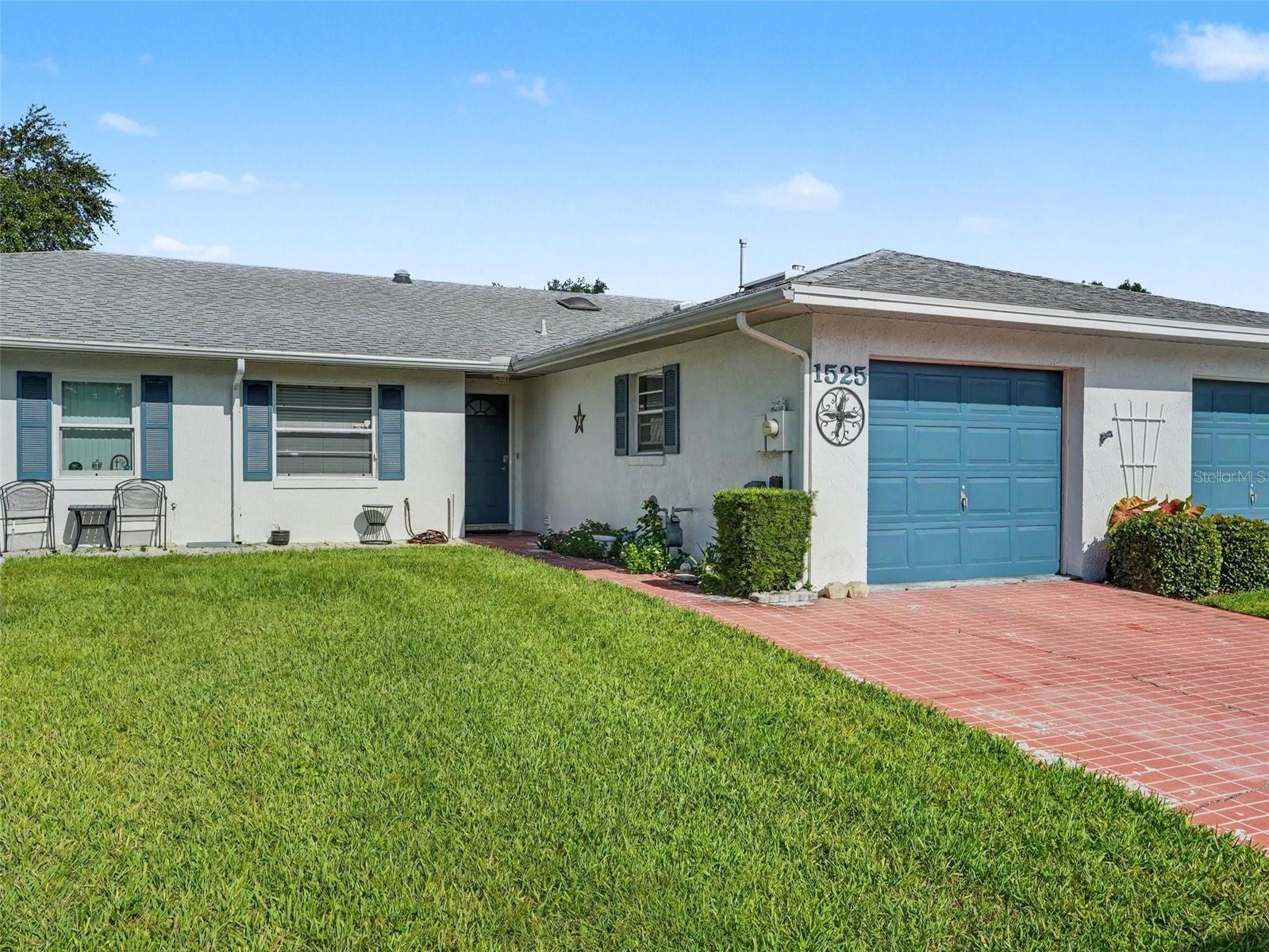 1525 Oakview Circle SE — photo