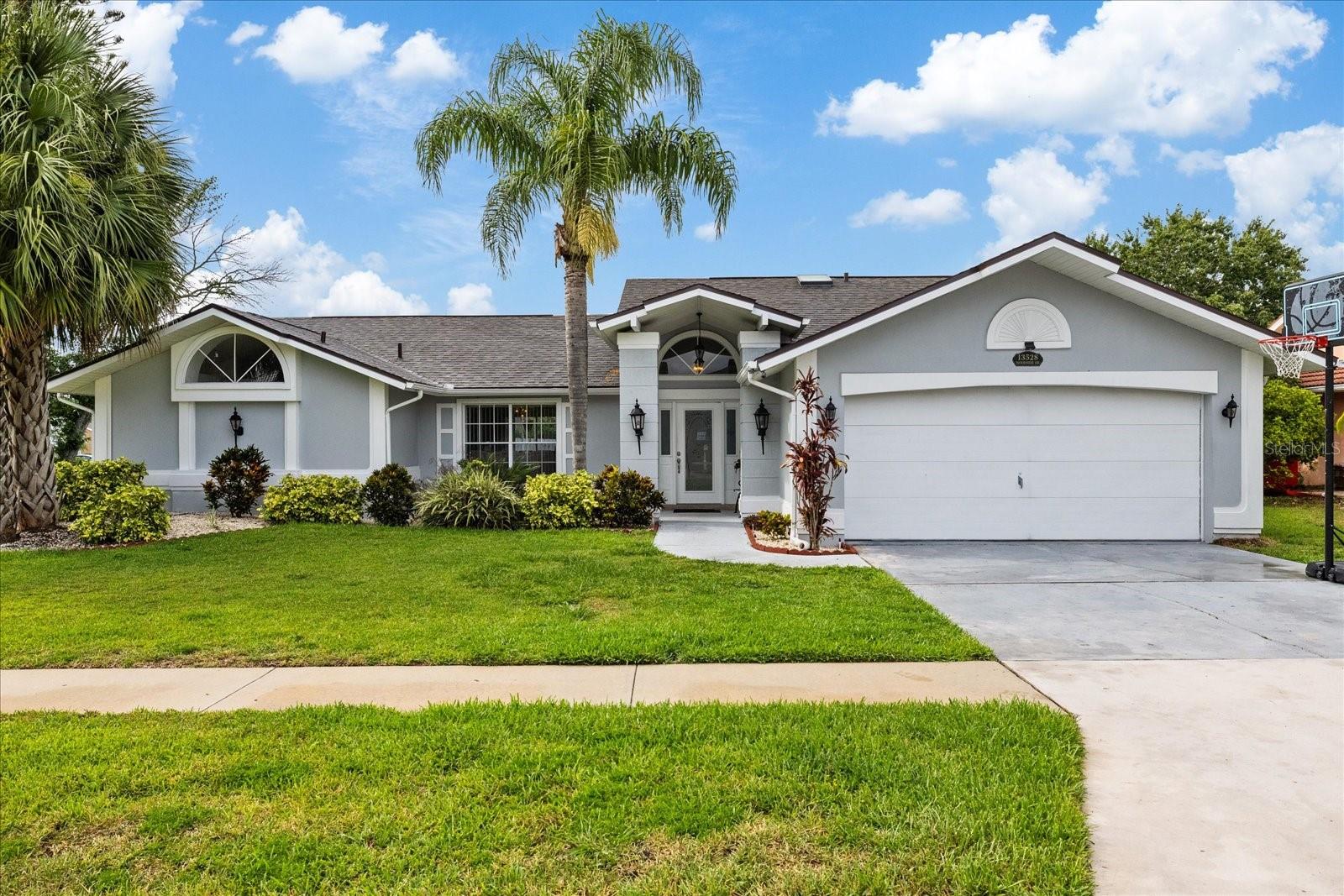 13528 Woodside Drive — photo