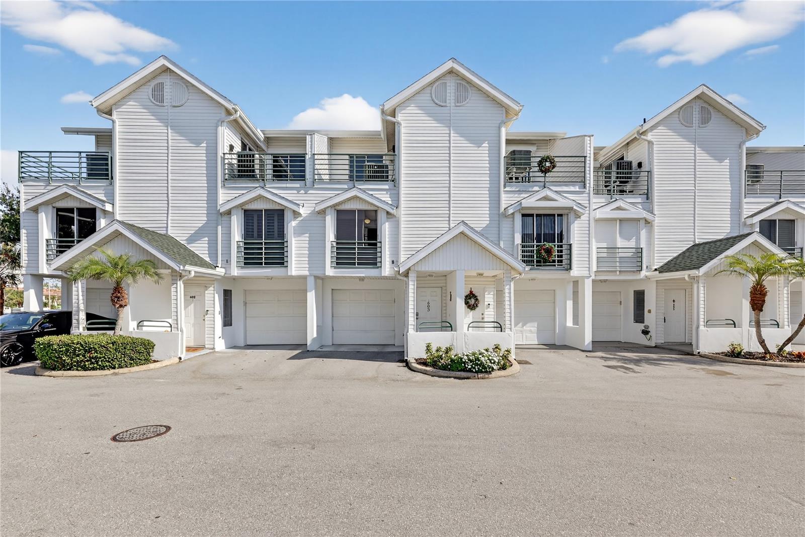 320 Island Way 603 — photo