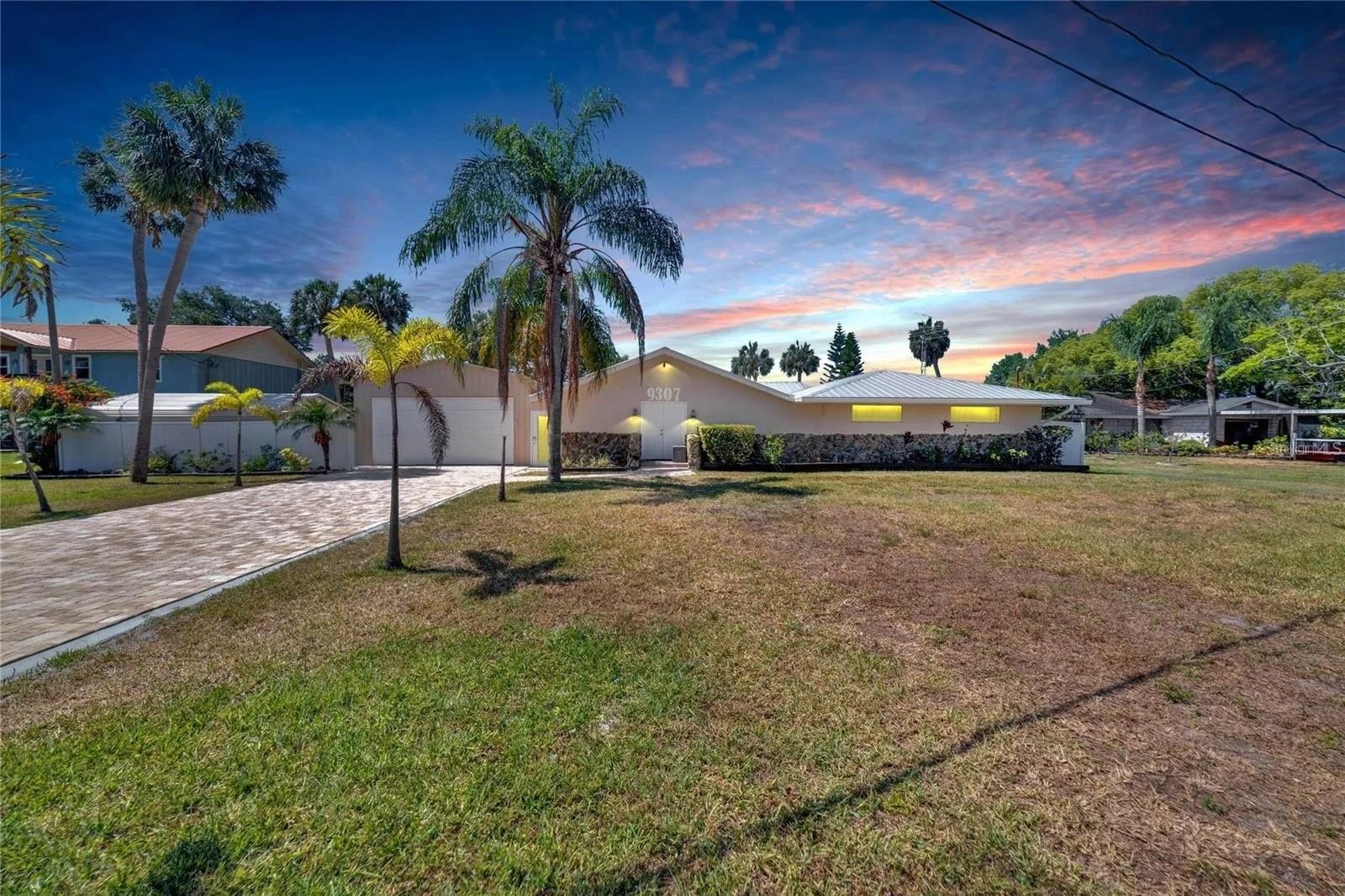 9307 River Cove Drive — photo