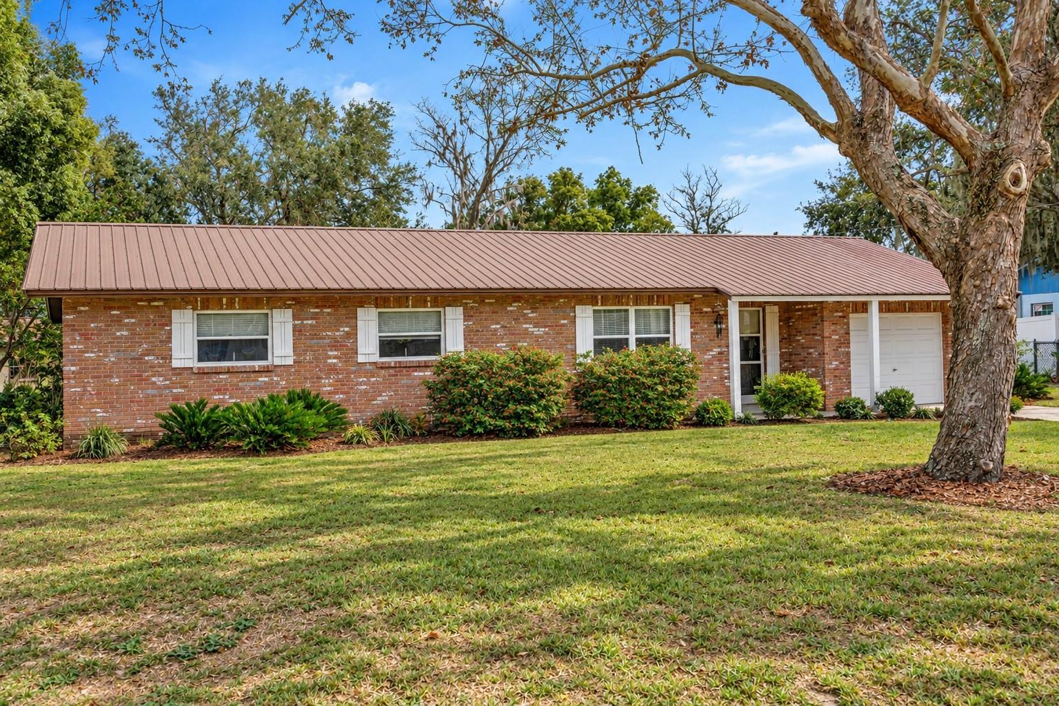 12212 Floral Lane — photo