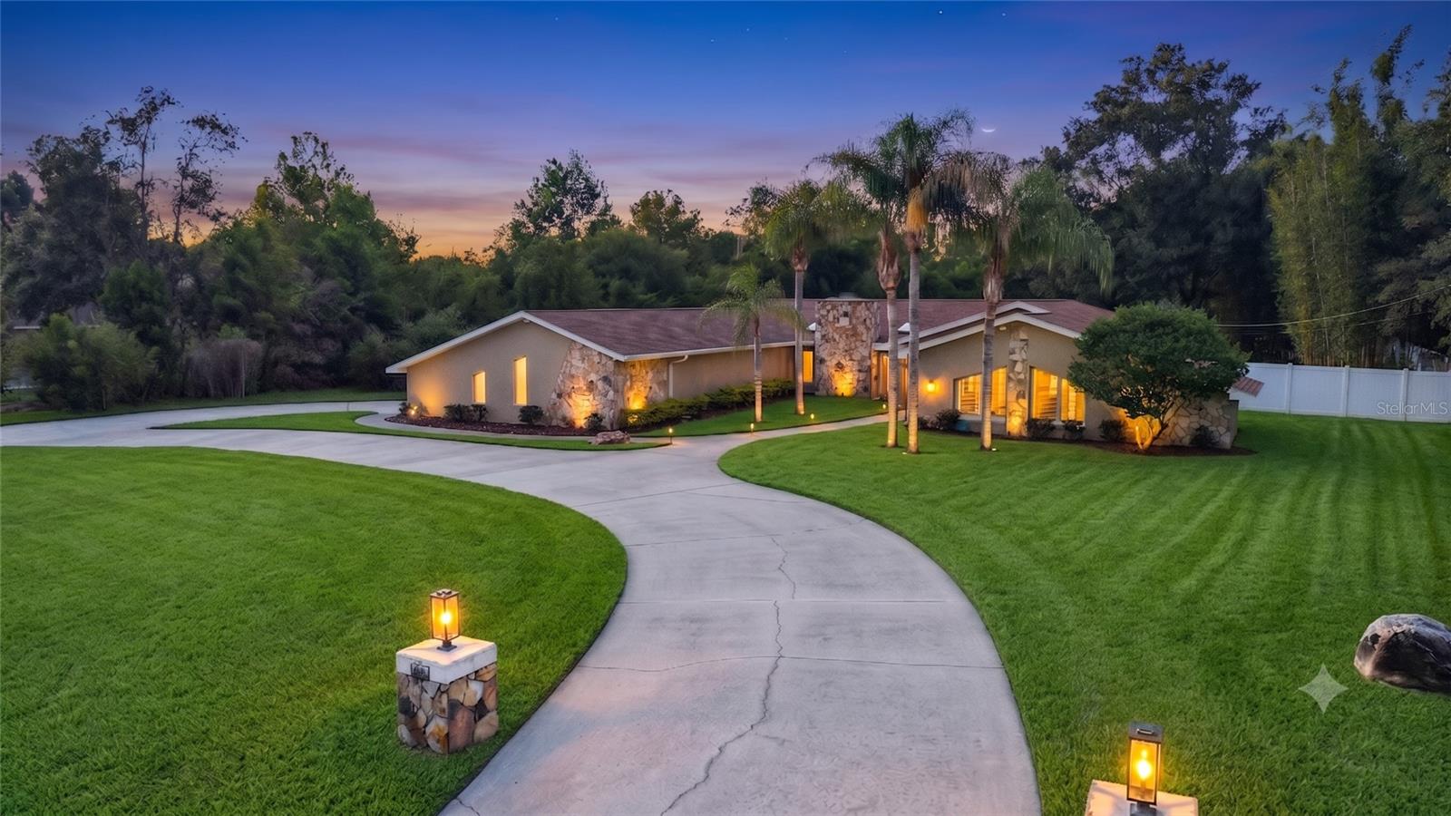 7487 River Country Drive — photo