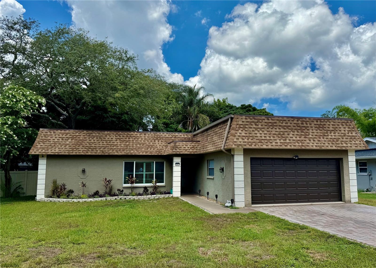 1011 Winding Oaks Drive — photo