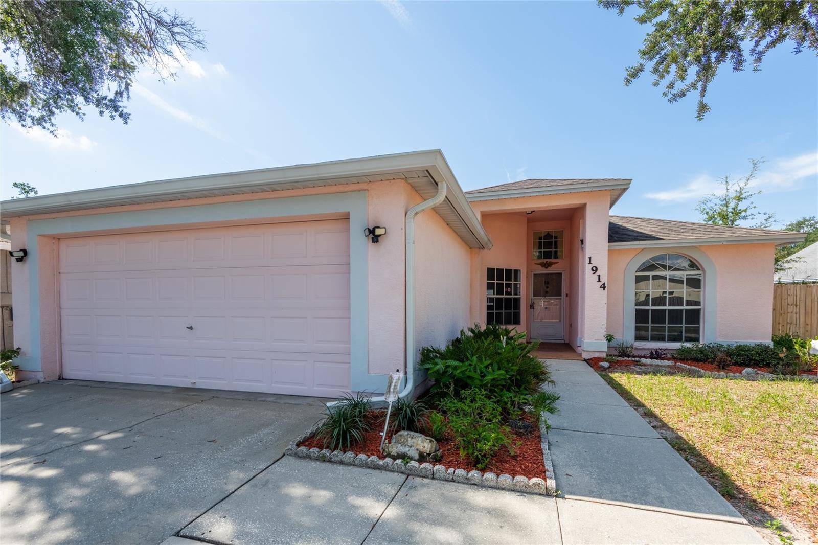 1914 Woodcut Drive — photo