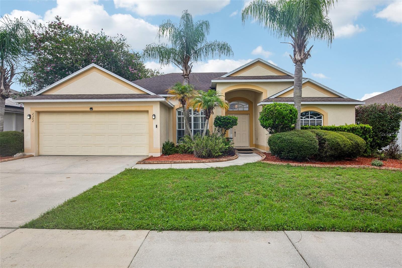 2302 Towering Oaks Circle — photo