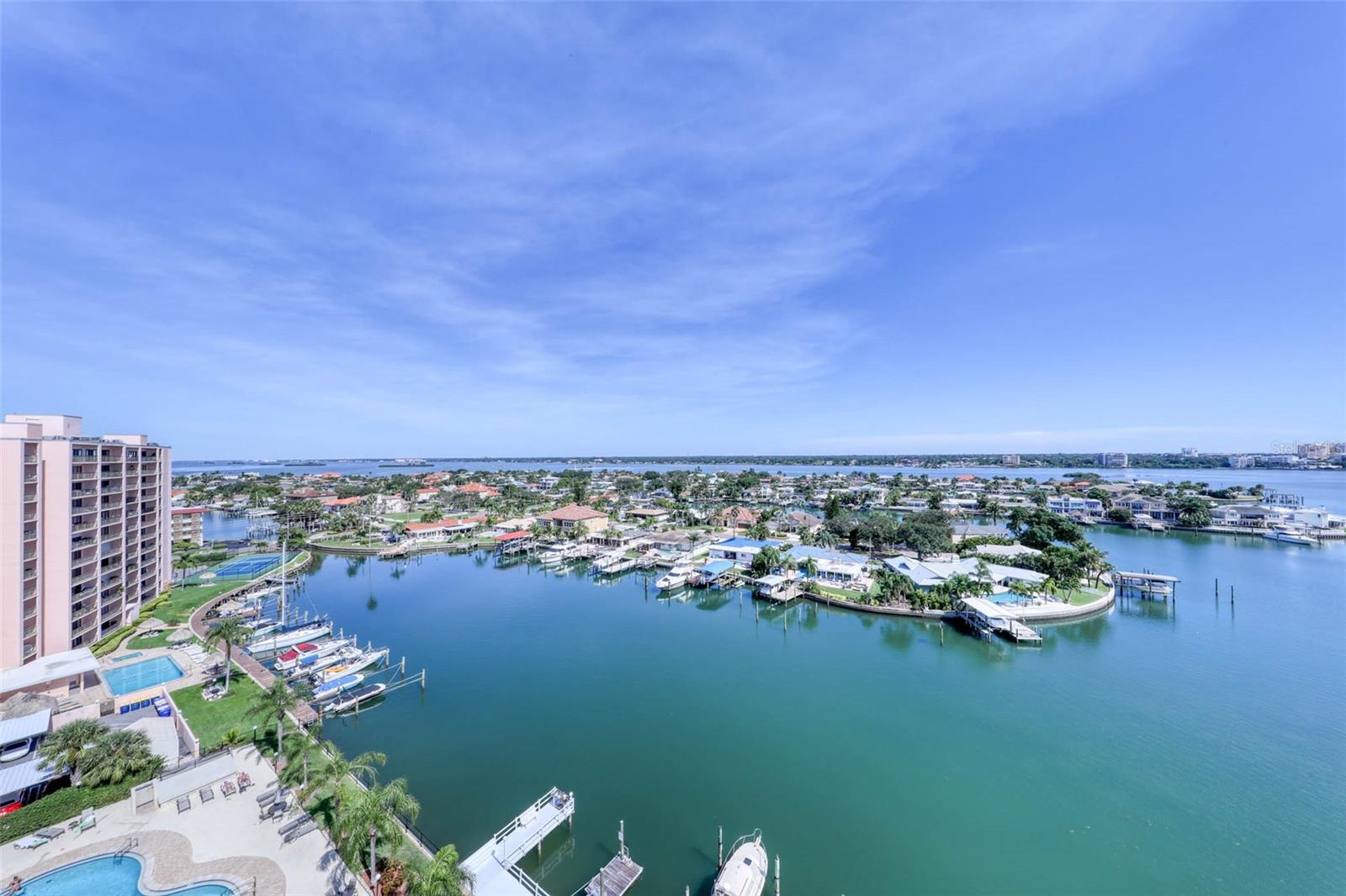 31 Island Way 1404 — photo