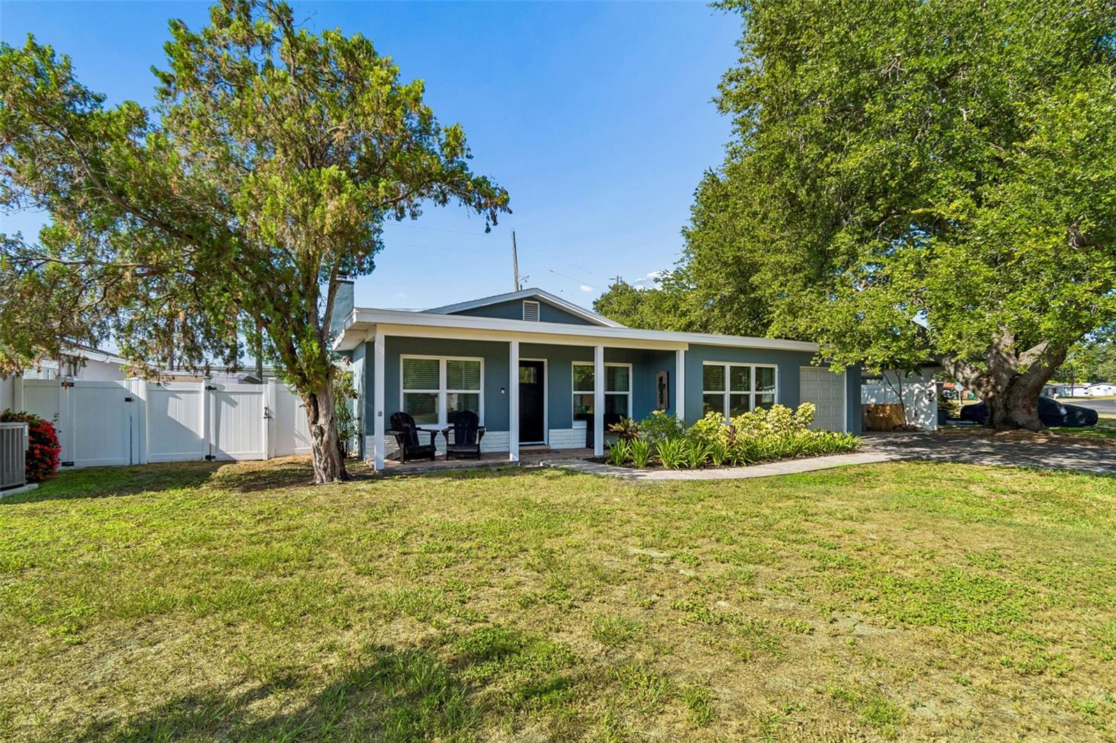 10748 Village Green Ave — photo