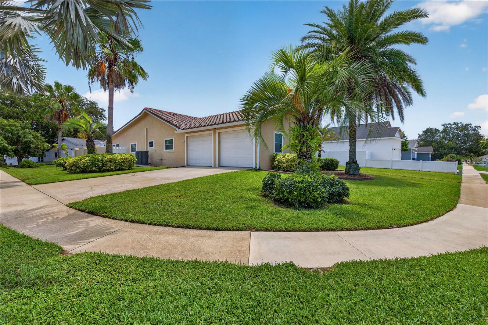 4831 Blue Jay Circle — photo